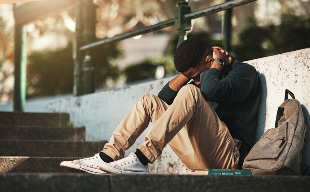 man with symptoms of alcohol abuse
